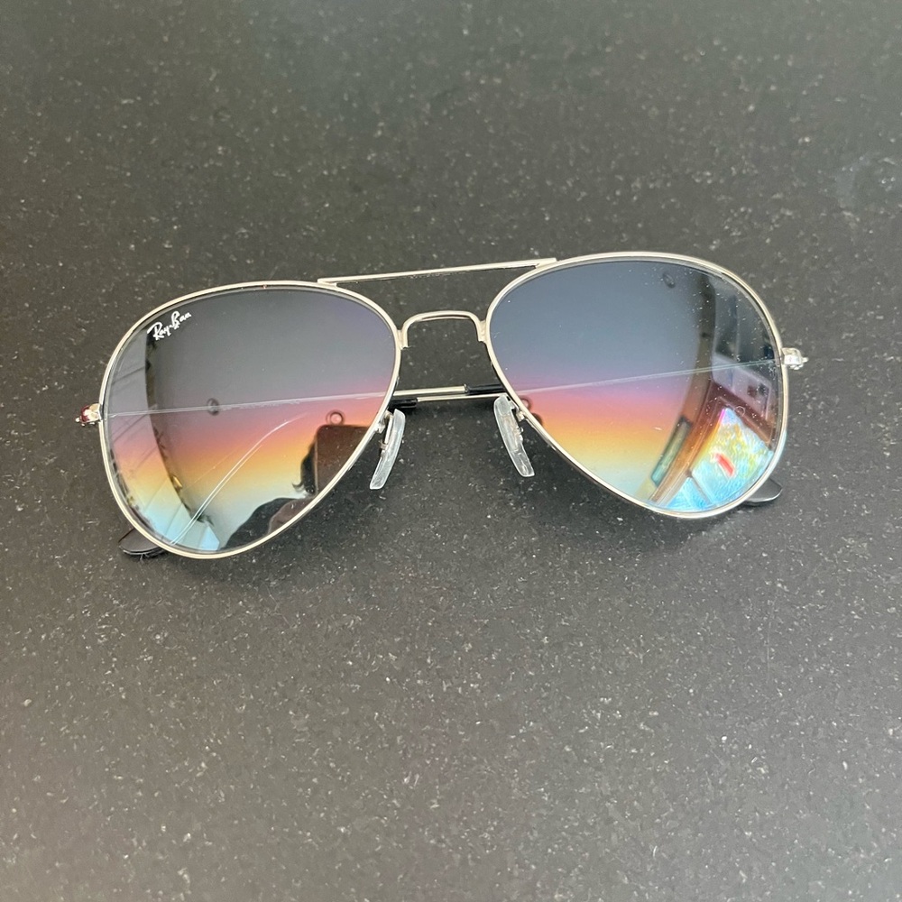 Ray-Ban Aviator Sunglasses with Gradient Lenses